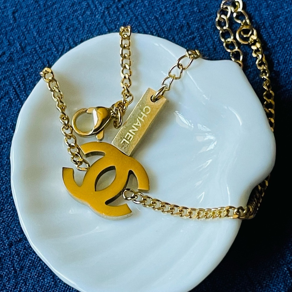 Gold Tone Interlocking CC logo Pendant bracelet